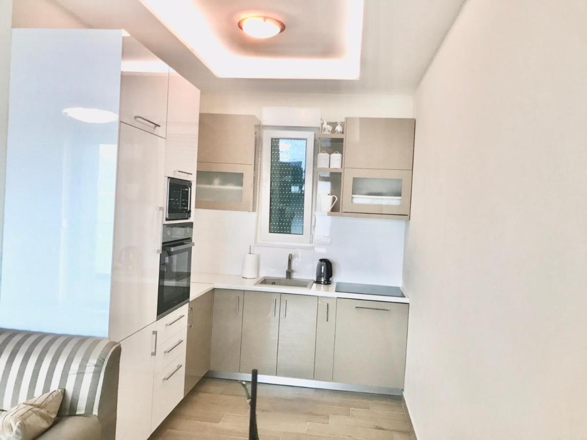 Lux Apartments Krasici Exterior photo